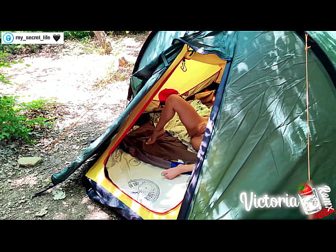 ❤️ Nakuha sa camera Madamdaming haltak off Stranger in a tent ❤️ Fuck video sa amin ️❤