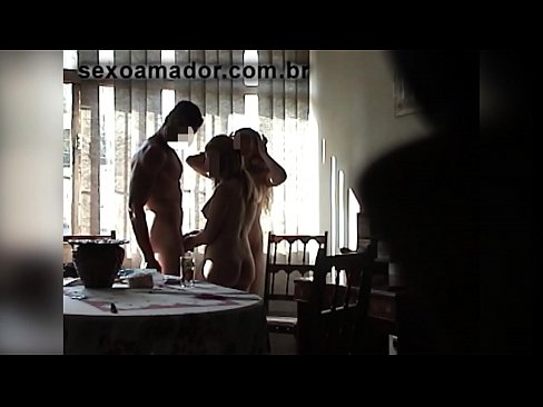 ❤️ Inimbitahan ng mga sex friends ang isang higanteng lalaki at isang threesome kasama niya ❤️ Fuck video sa amin ️❤