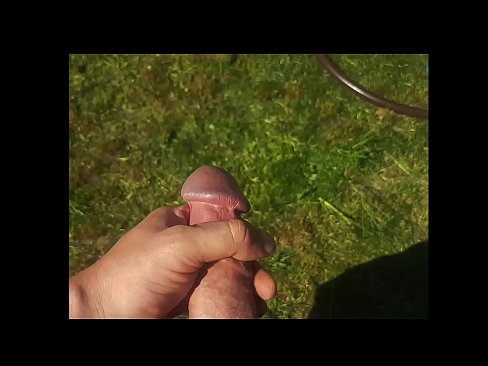 ❤️ Hot hottie gets kanyang pink puki fucked at cums sa isang pumulandit sa isang summer garden ❤️ Fuck video sa amin ️❤
