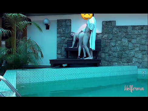 ❤️ Inaanyayahan ni Boss ang kasambahay sa pool, ngunit hindi napigilan ang init ❤️ Fuck video sa amin ️❤