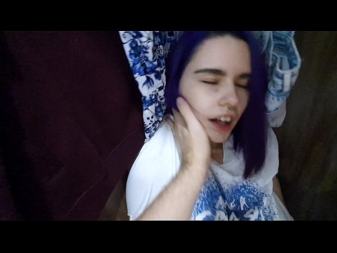 ❤️ Natagpuan ang aking kapatid na babae sa aparador at tinulungan ang kanyang cum ❤️ Fuck video sa amin ️❤